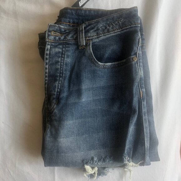 Fashion Nova Cropped Mom Jean - Picture 4 of 4